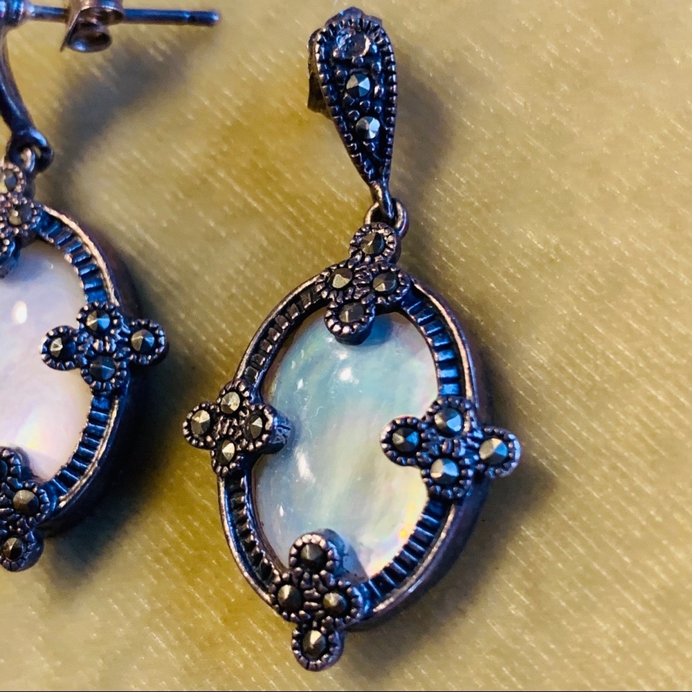 Vintage Mother of Pearl Pendant Earrings - Picture 5 of 5